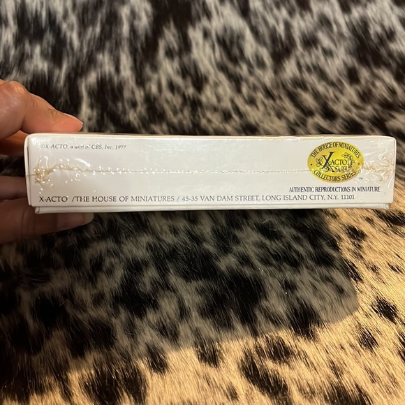 New in package The House of Miniatures unassembled chippendale bench Circa 1760 - Picture 2 of 4